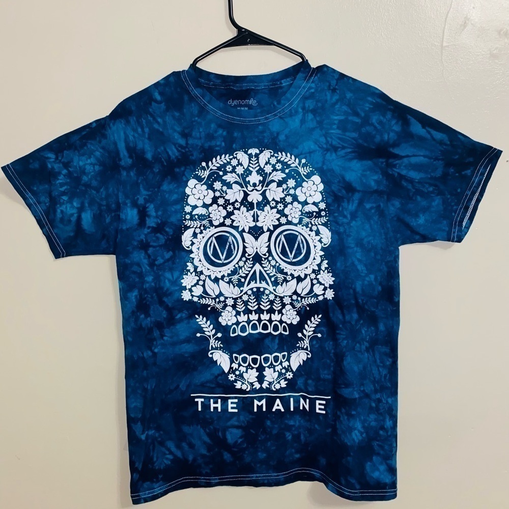 DYENOMITE MEDUIM THE MAINE TEESHIRT